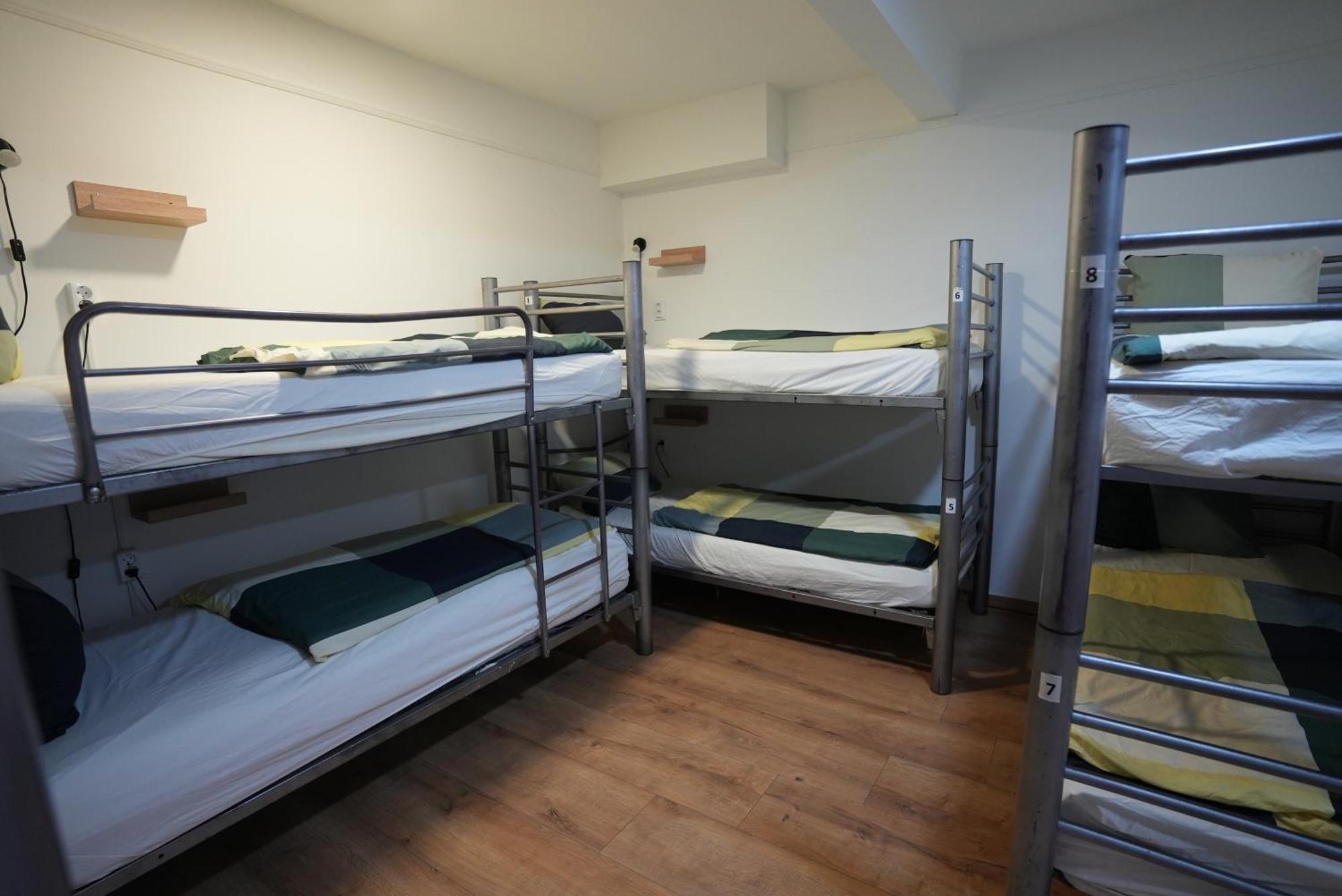 Center Hostel&guest House *